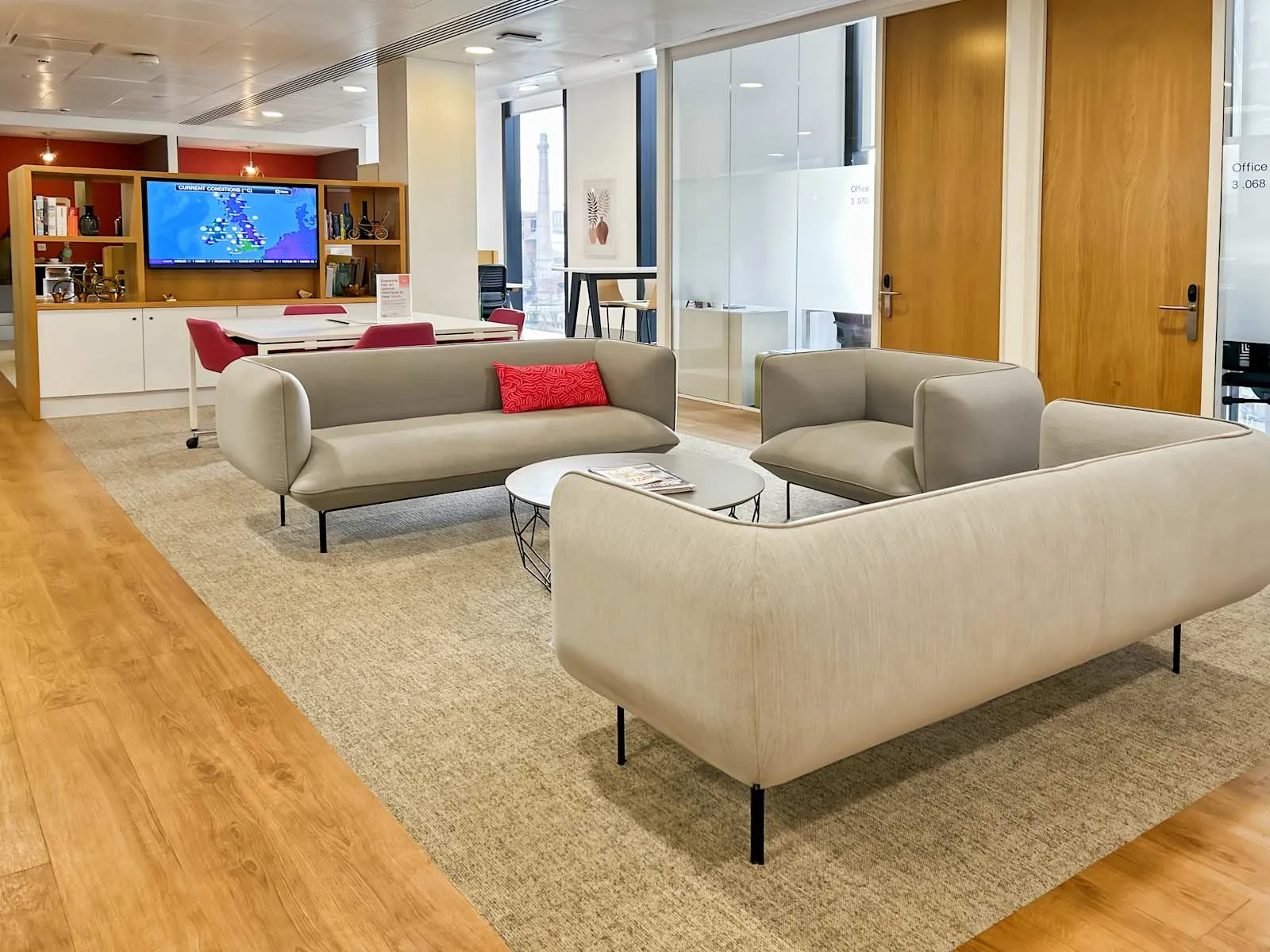 Regus LIVERPOOL, Mann Island, Lounge, Liverpool