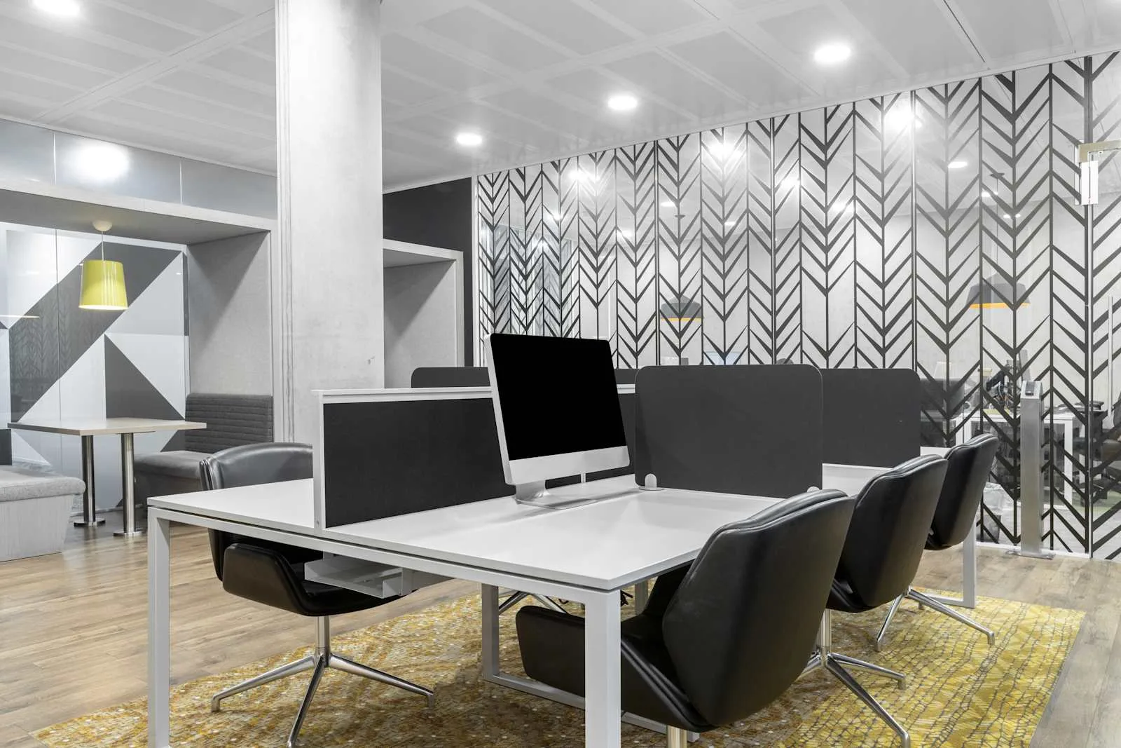 Regus LONDON, Chiswick Park, Open-plan office, Brentford