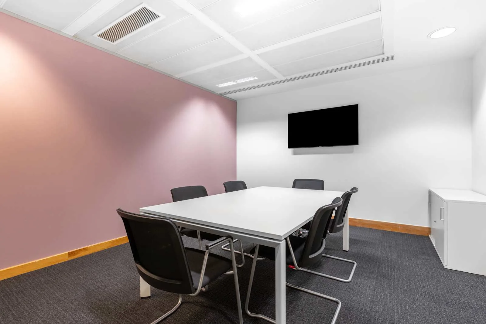 Regus LONDON, Richmond Station, Kew Road, Meeting room for 6 people, Richmond