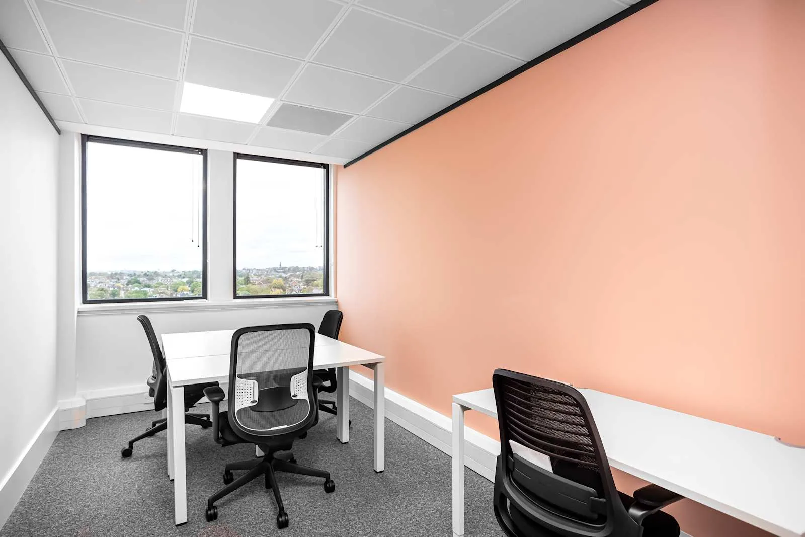 Regus LONDON, Twickenham, Private office, 5 desks, Twickenham