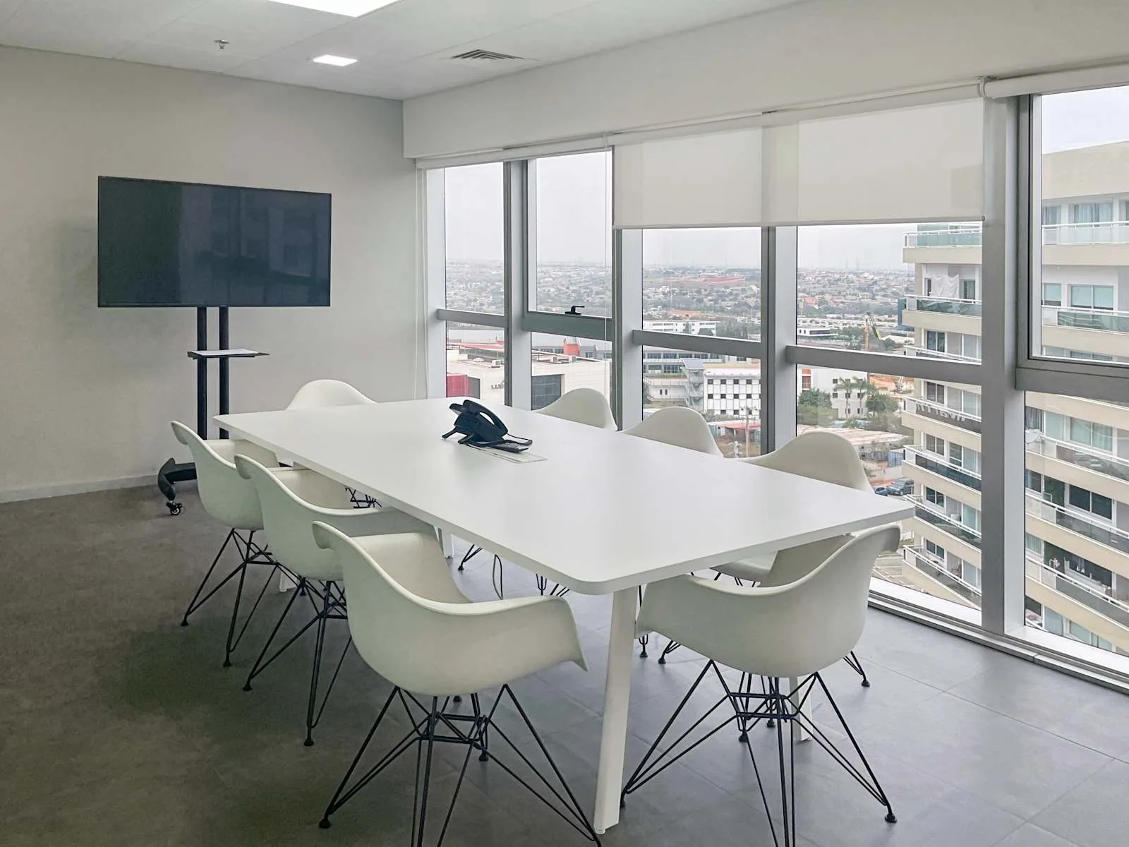 Regus LUANDA, Belas Business Park, Meeting room for 8 people, Luanda