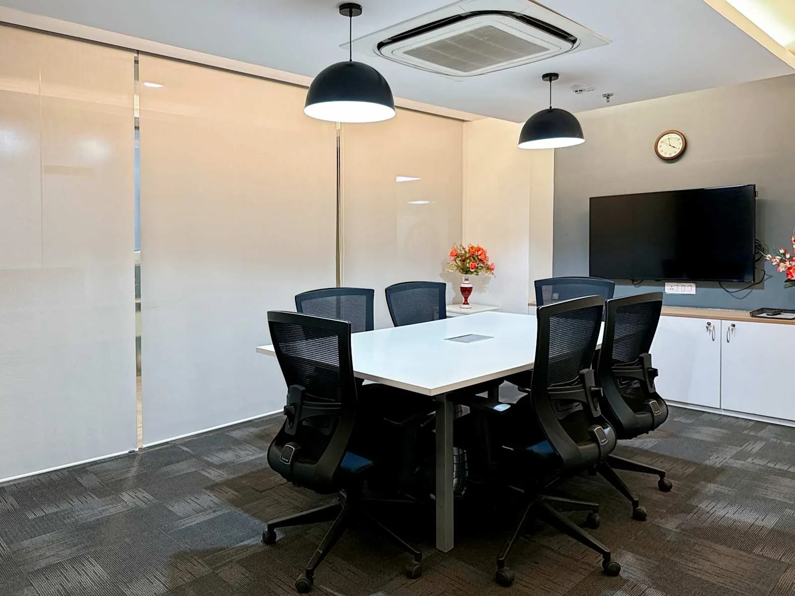 Regus LUCKNOW, Levana Cyber Height Gomti Nagar, Meeting room for 6 people, Lucknow