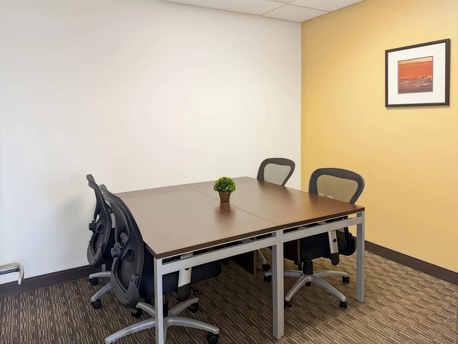 Regus MA, Brookline - Coolidge Center, Private office, 4 desks, Brookline, MA