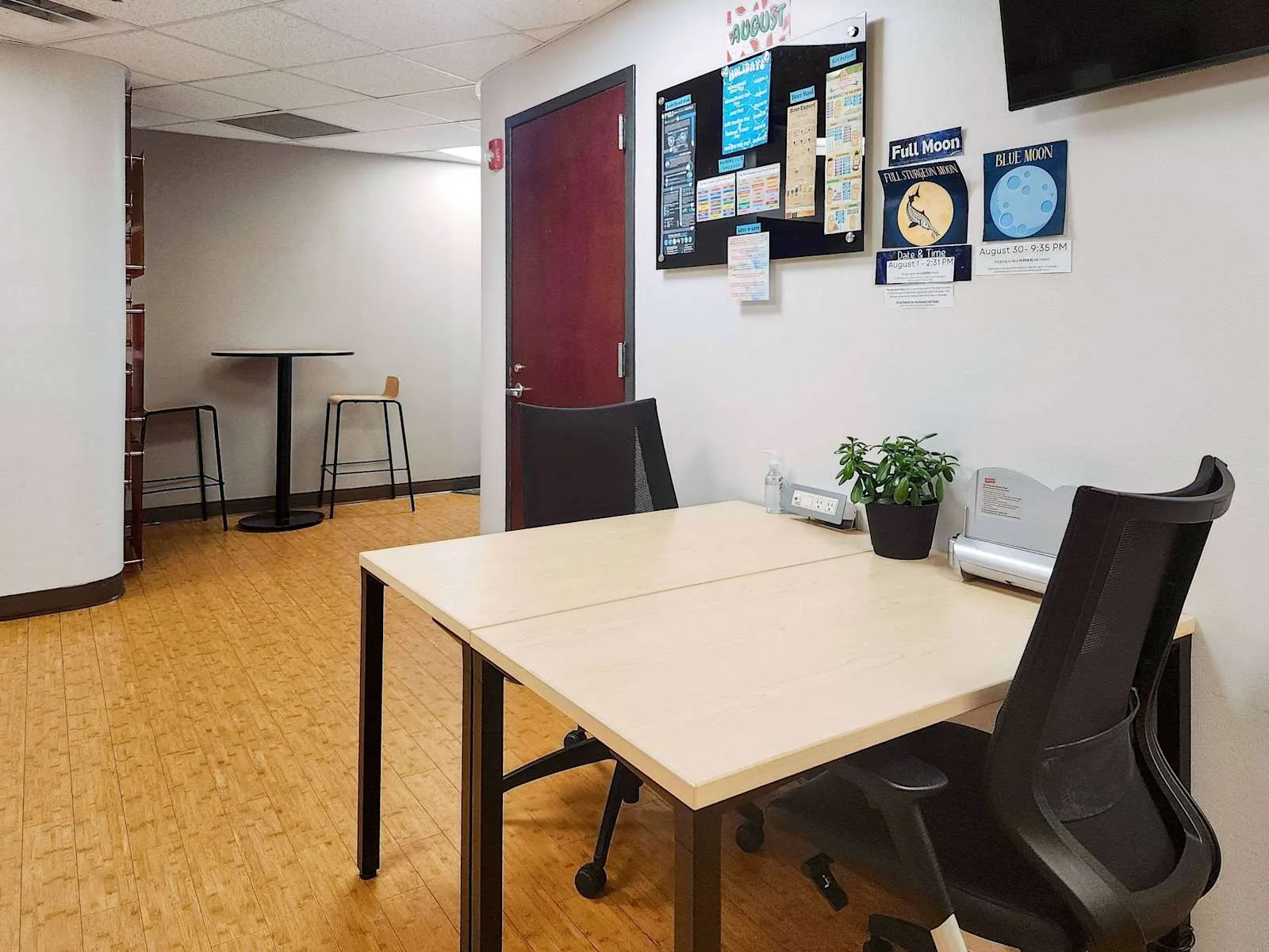 Regus MA, Cambridge - Harvard Square-Mifflin Place, Private office, 2 desks, Cambridge, MA