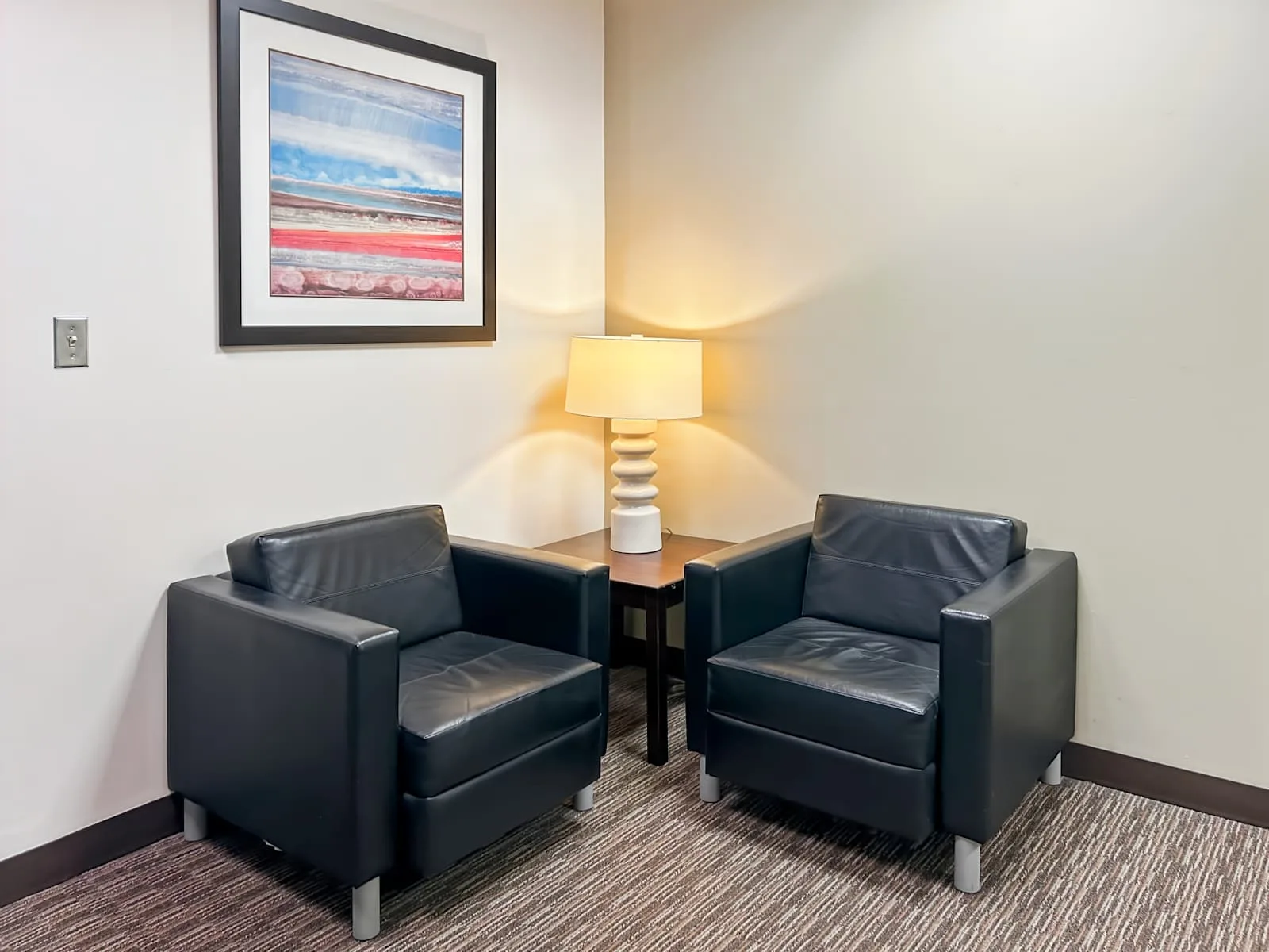 Regus MA, Hingham – Hingham Center, Lounge, Hingham, MA