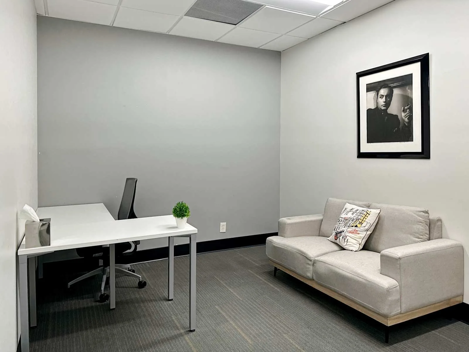 Regus MA, Hopkinton - Elmwood Park, Private office, 1 desk, Hopkinton, MA
