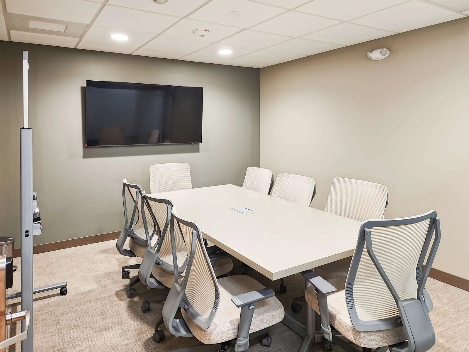Regus MA, Ipswich - 118 County Road, Meeting room for 8 people, Ipswich, MA