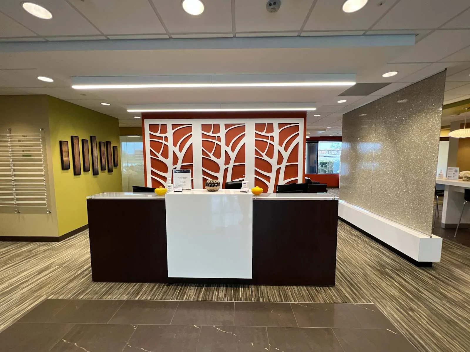 Regus MA, Wakefield – Edgewater Place, Reception, Wakefield, MA