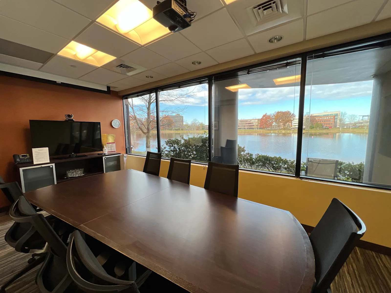 Regus MA, Wakefield – Edgewater Place, Meeting room for 7 people, Wakefield, MA