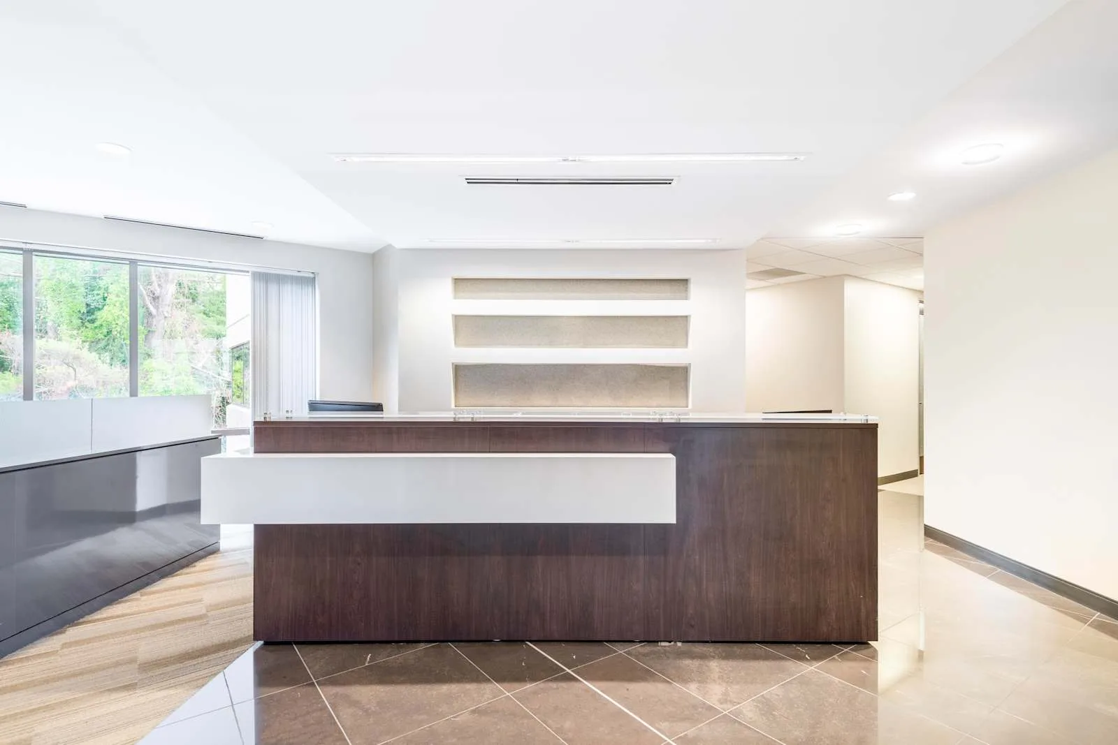 Regus MA, Waltham – Waltham Centre, Reception, Waltham, MA