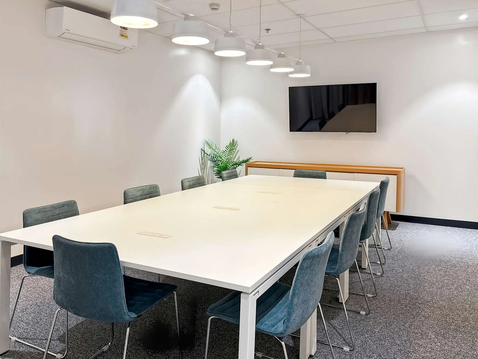 Regus Makati, Victoria de Makati, Meeting room for 10 people, Makati City
