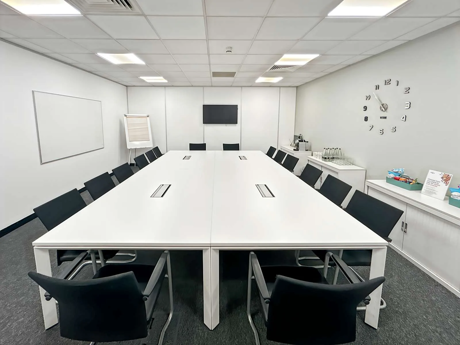 Regus MANCHESTER, Digital World Centre, Salle de réunion 18 personnes, Manchester