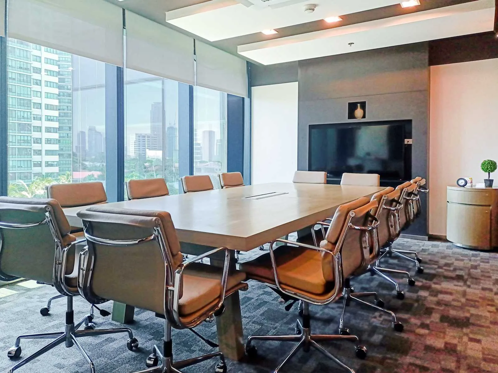 Regus MANILA, 8 Rockwell - Makati City, Meeting room for 12 people, Makati City