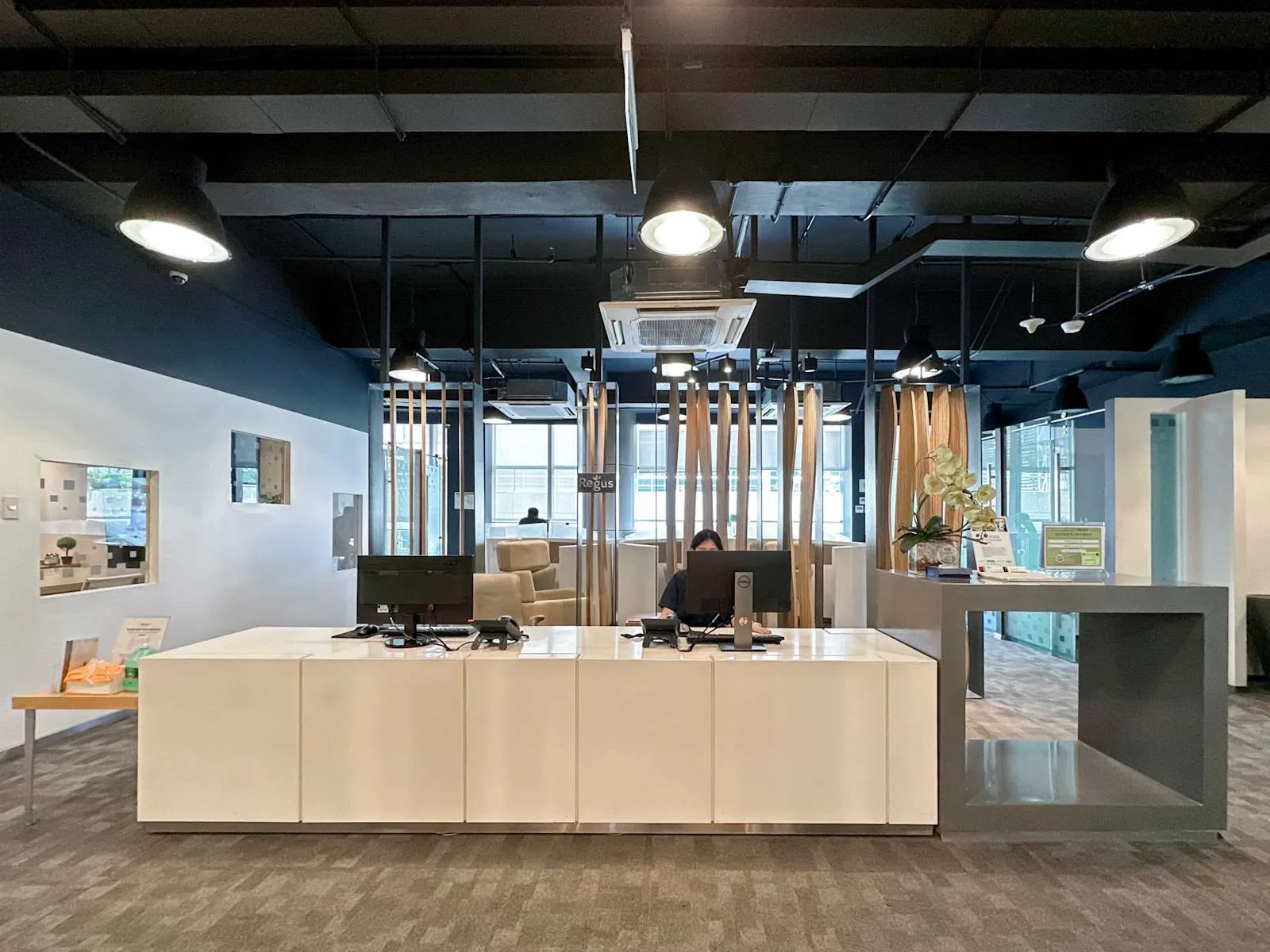 Regus MANILA, Eco Tower - Bonifacio Global City、前台、马尼拉