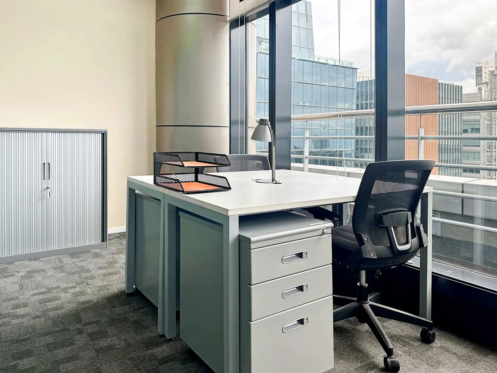 Regus MANILA, Eco Tower - Bonifacio Global City、2个工位的独立办公室、马尼拉