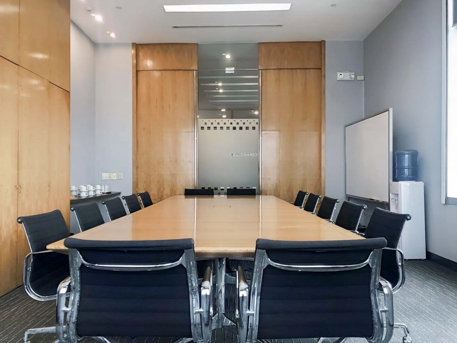 Regus MANILA, Enterprise Makati, Meeting room for 13 people, Makati City