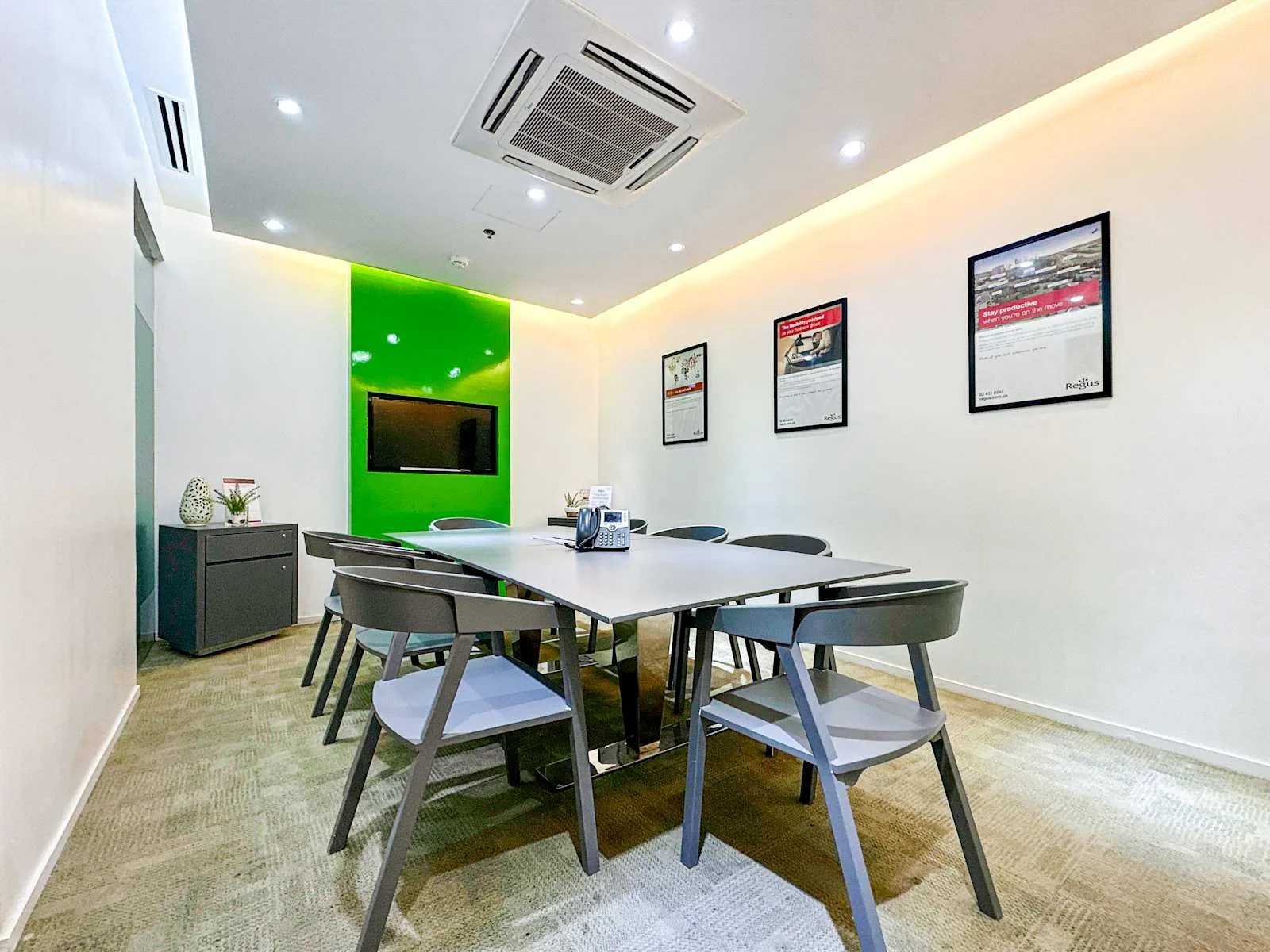 Regus MANILA, Filinvest One Building Alabang, Meeting room for 8 people, Muntinlupa