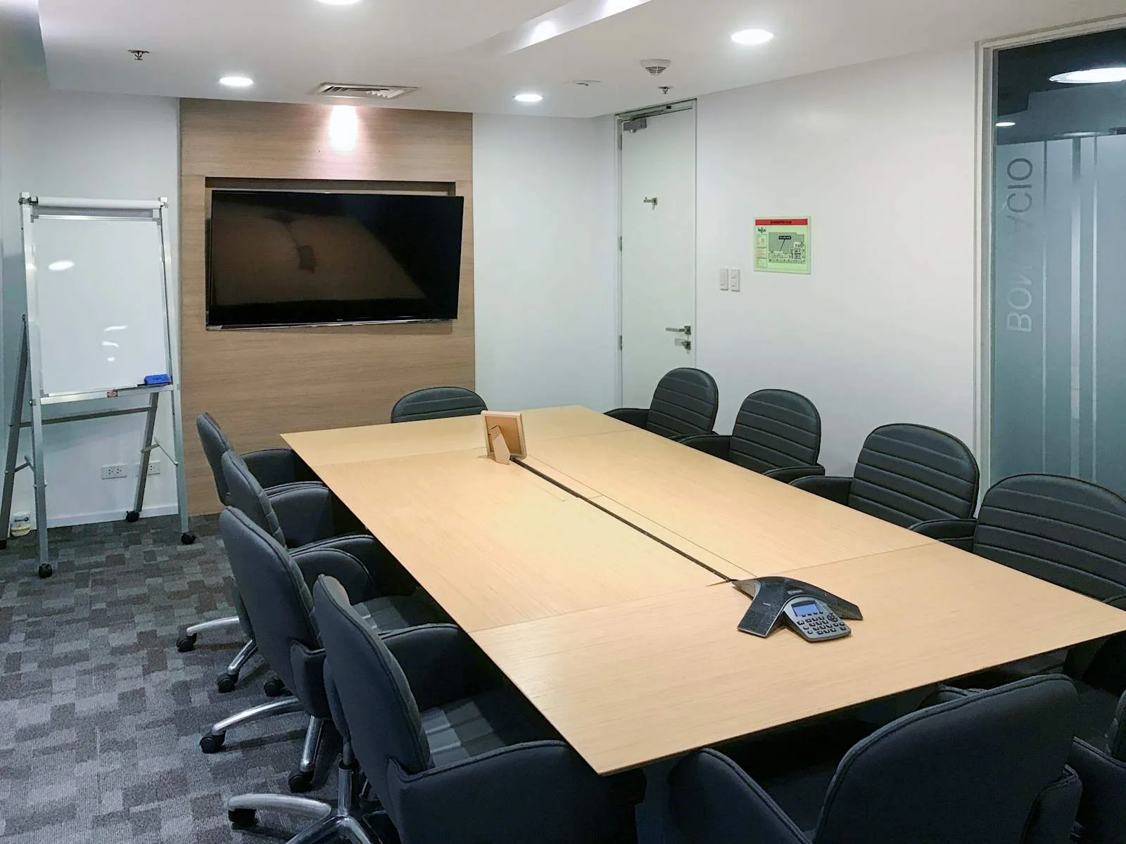 Regus MANILA, Mckinley Town Center - Taguig City, Meeting room for 10 people, Taguig