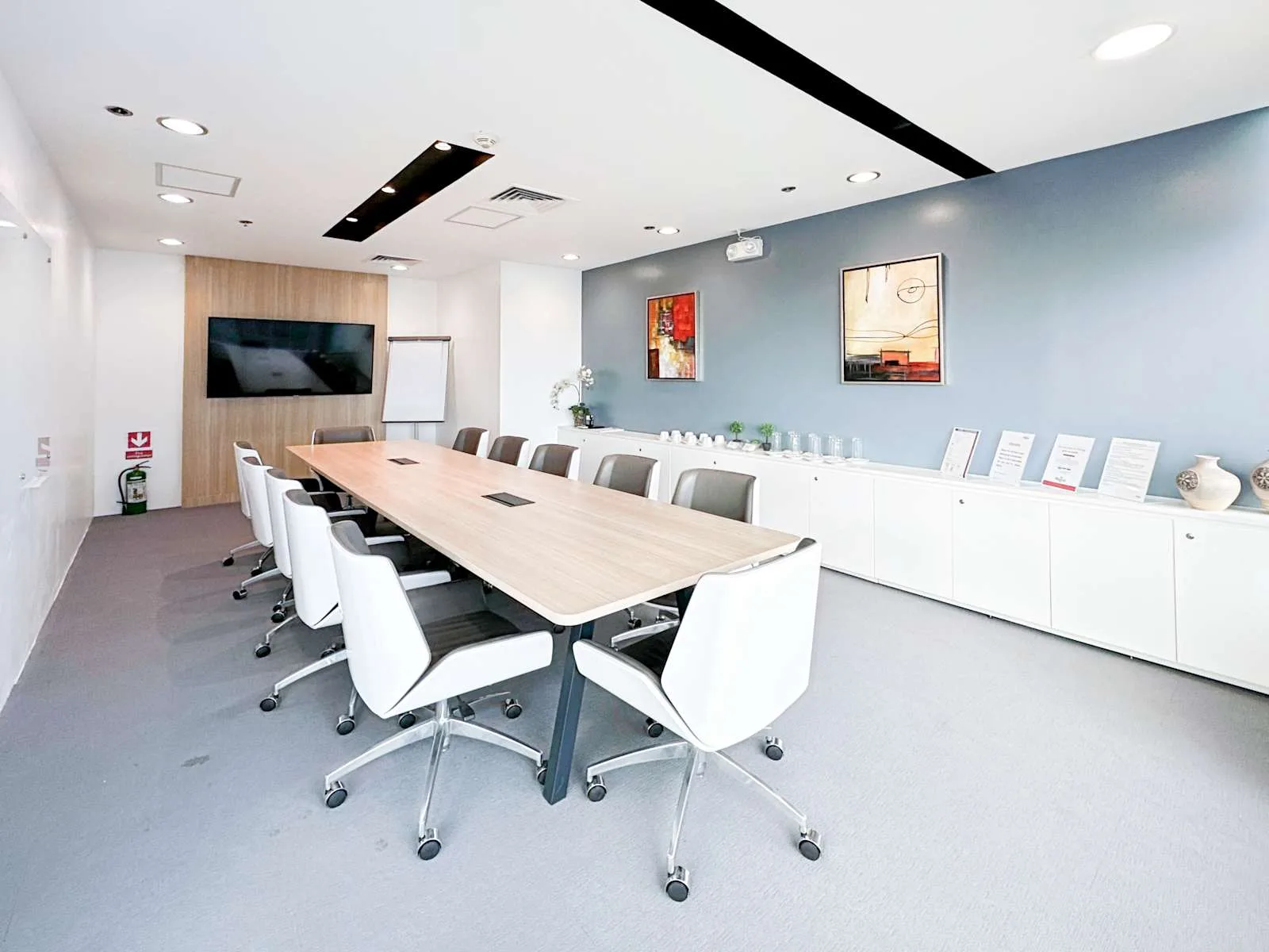 Regus MANILA, PBCom Tower, Meeting room for 12 people, Makati City