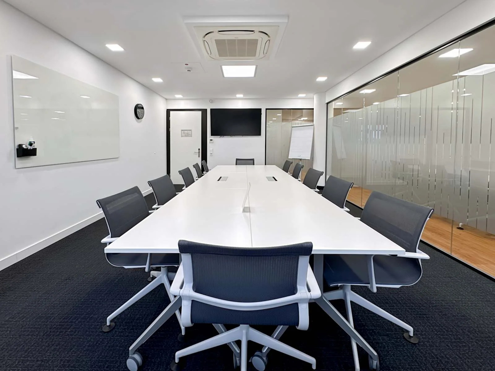 Regus MANNHEIM, Theodor-Heuss-Anlage, Meeting room for 12 people, Mannheim
