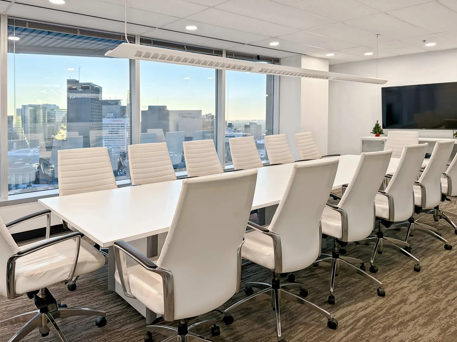Regus MB, Winnipeg – 201 Portage Avenue, Salle de réunion 16 personnes, Winnipeg, MB
