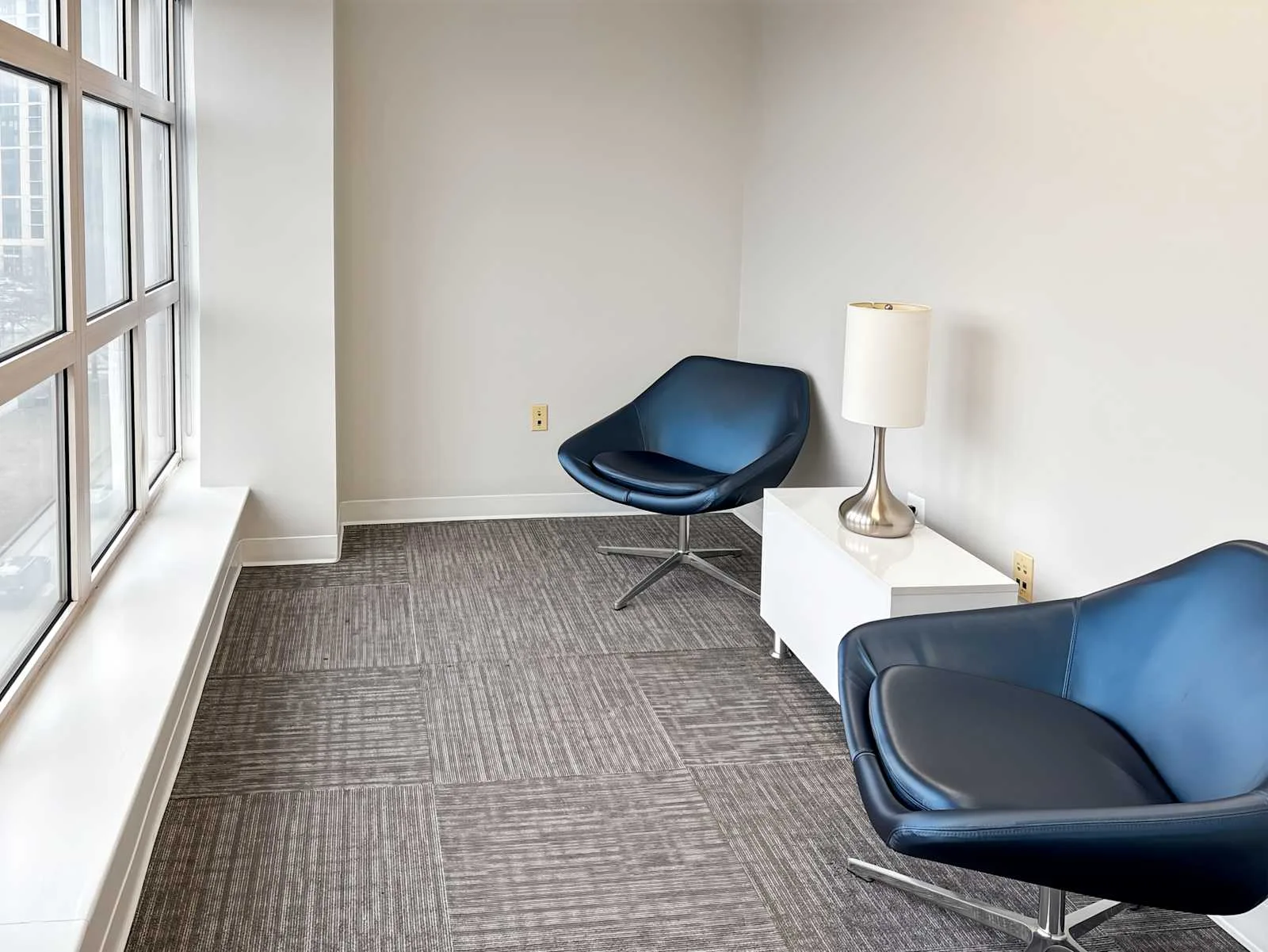 Regus MD, Baltimore - East Pratt, Lounge, Baltimore, MD