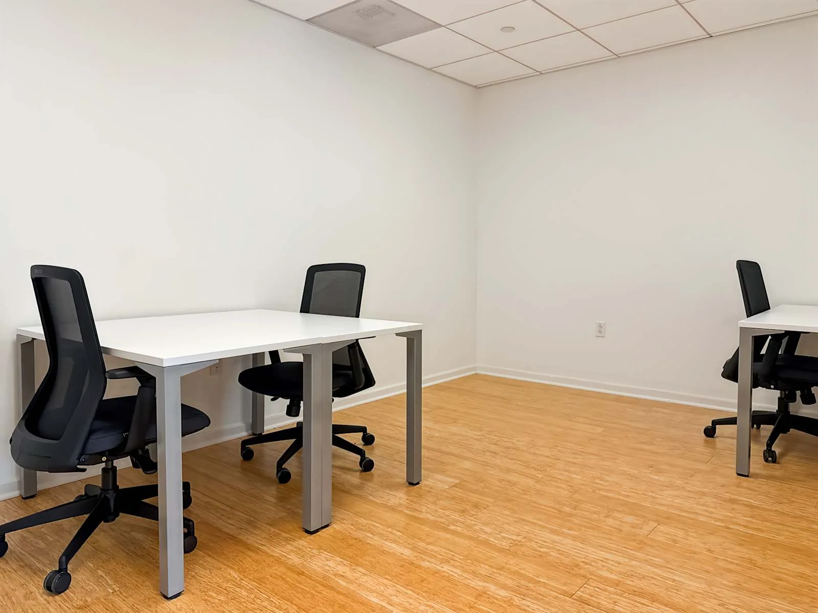 Regus MD, Bethesda - Bethesda Metro Ctr, Private office, 3 desks, Bethesda, MD