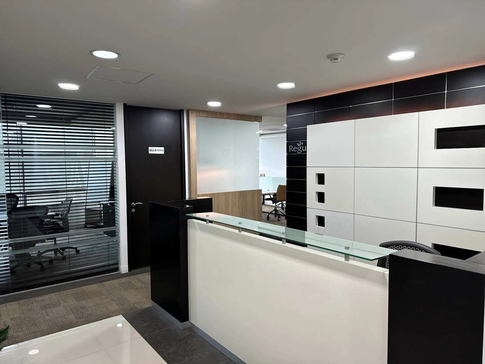 Regus MEDELLIN, San Fernando Plaza, Reception, Medellín