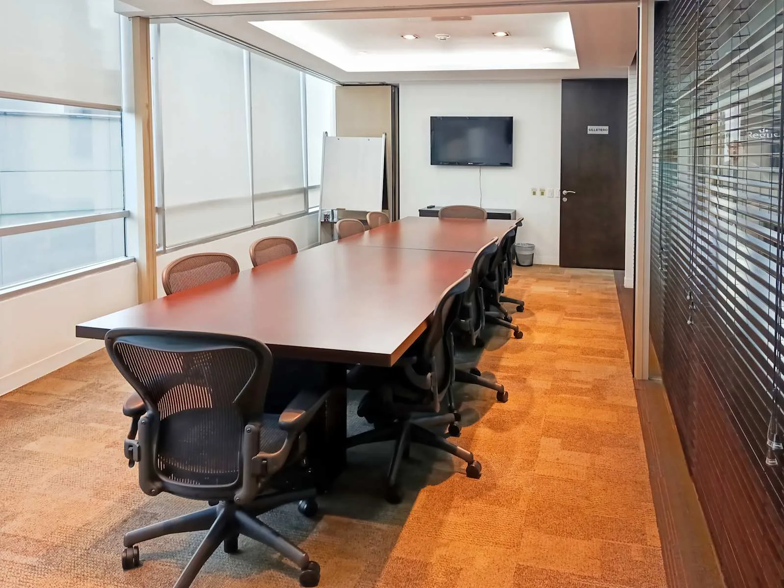 Regus MEDELLIN, San Fernando Plaza, Meeting room for 12 people, Medellín