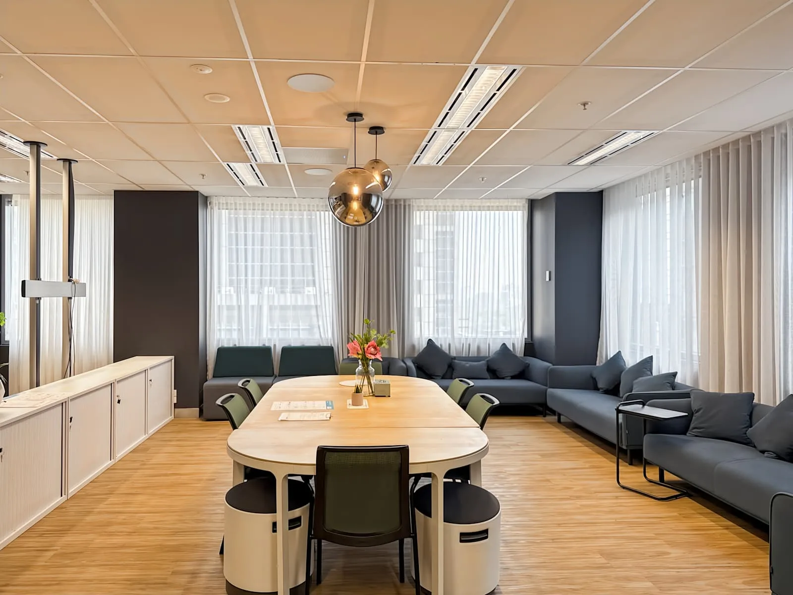 Regus MELBOURNE, 90 Collins Street, Meeting room for 7 people, Melbourne, VIC