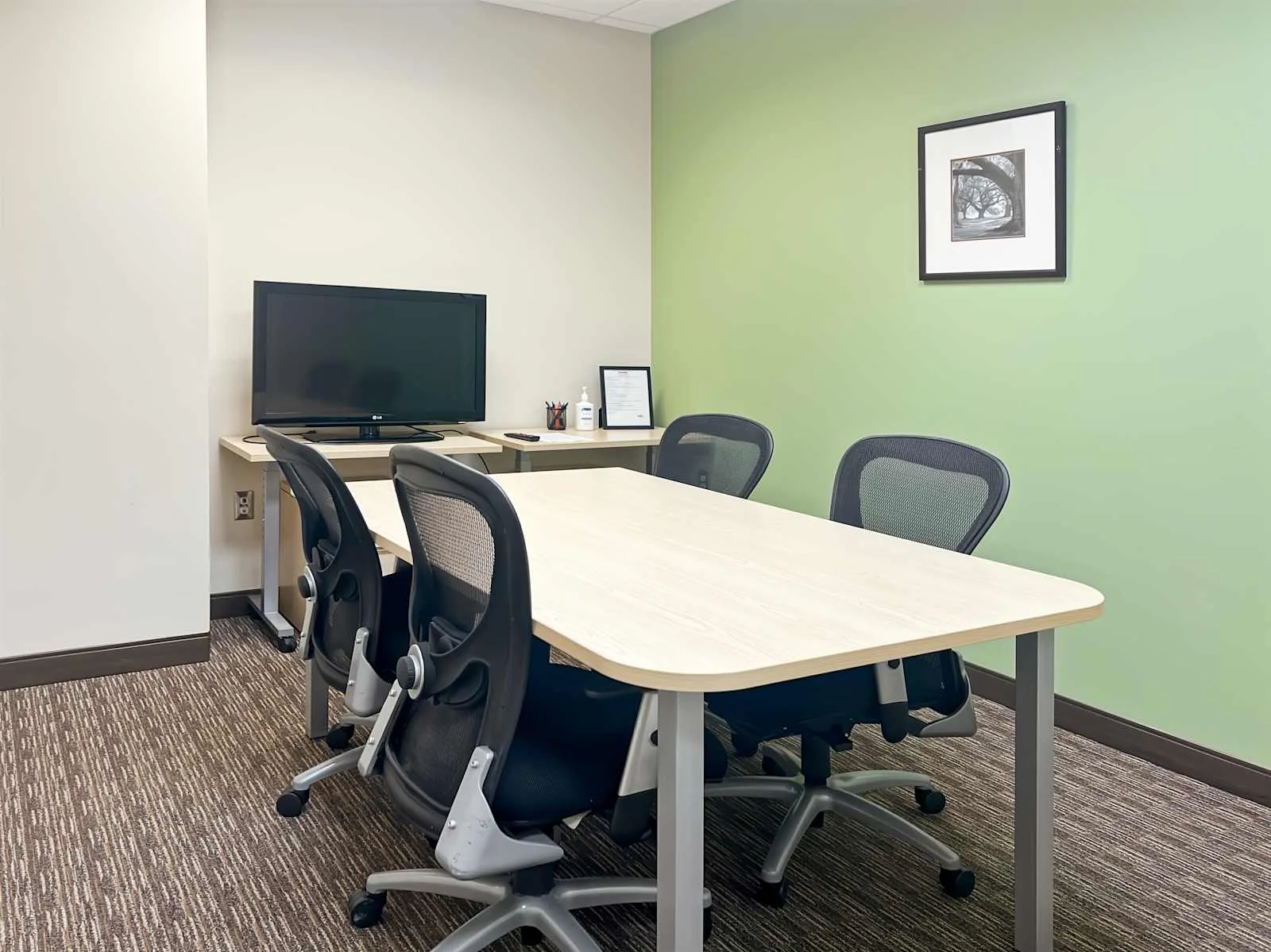 Regus MI, Ann Arbor – South State Commons, Meeting room for 4 people, Ann Arbor, MI