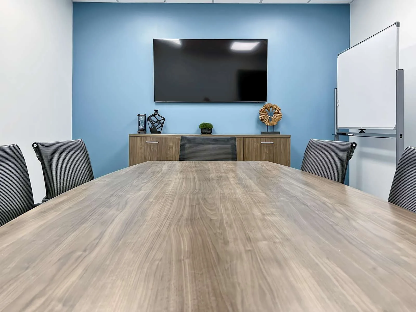 Regus MI, Grand Rapids - Broadmoor Ave, Meeting room for 6 people, Grand Rapids, MI