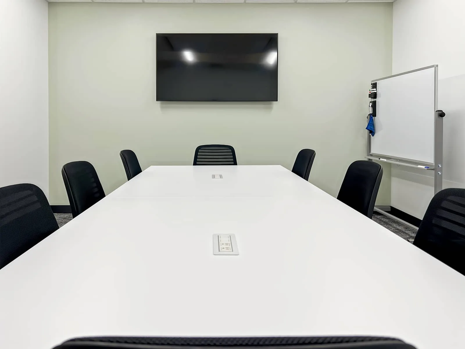 Regus MI, Grand Rapids - Peninsular Dr, Meeting room for 8 people, Grand Rapids, MI