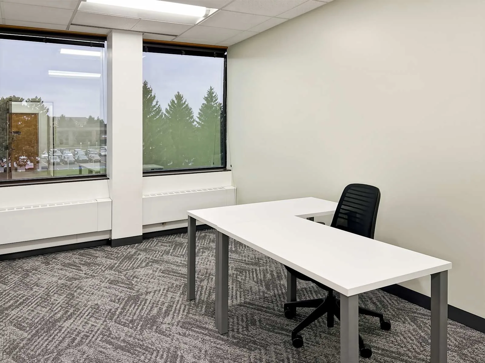 Regus MI, Grand Rapids - Peninsular Dr, Private office, 1 desk, Grand Rapids, MI