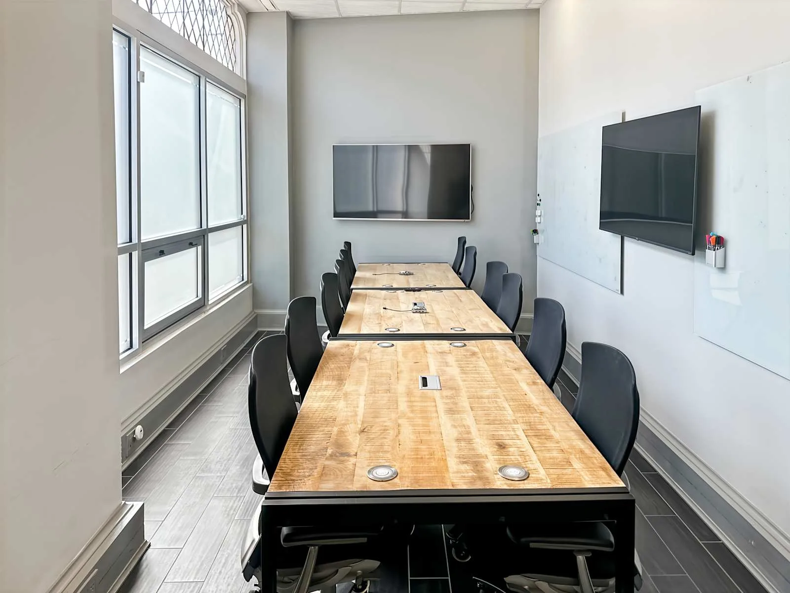 Regus MI, Grosse Pointe Park - Mack Ave, Meeting room for 12 people, Grosse Point Park, MI