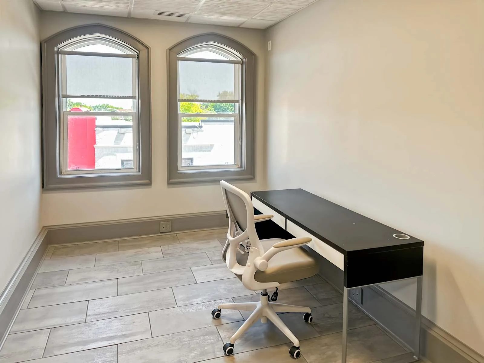 Regus MI, Grosse Pointe Park - Mack Ave, Private office, 1 desk, Grosse Point Park, MI