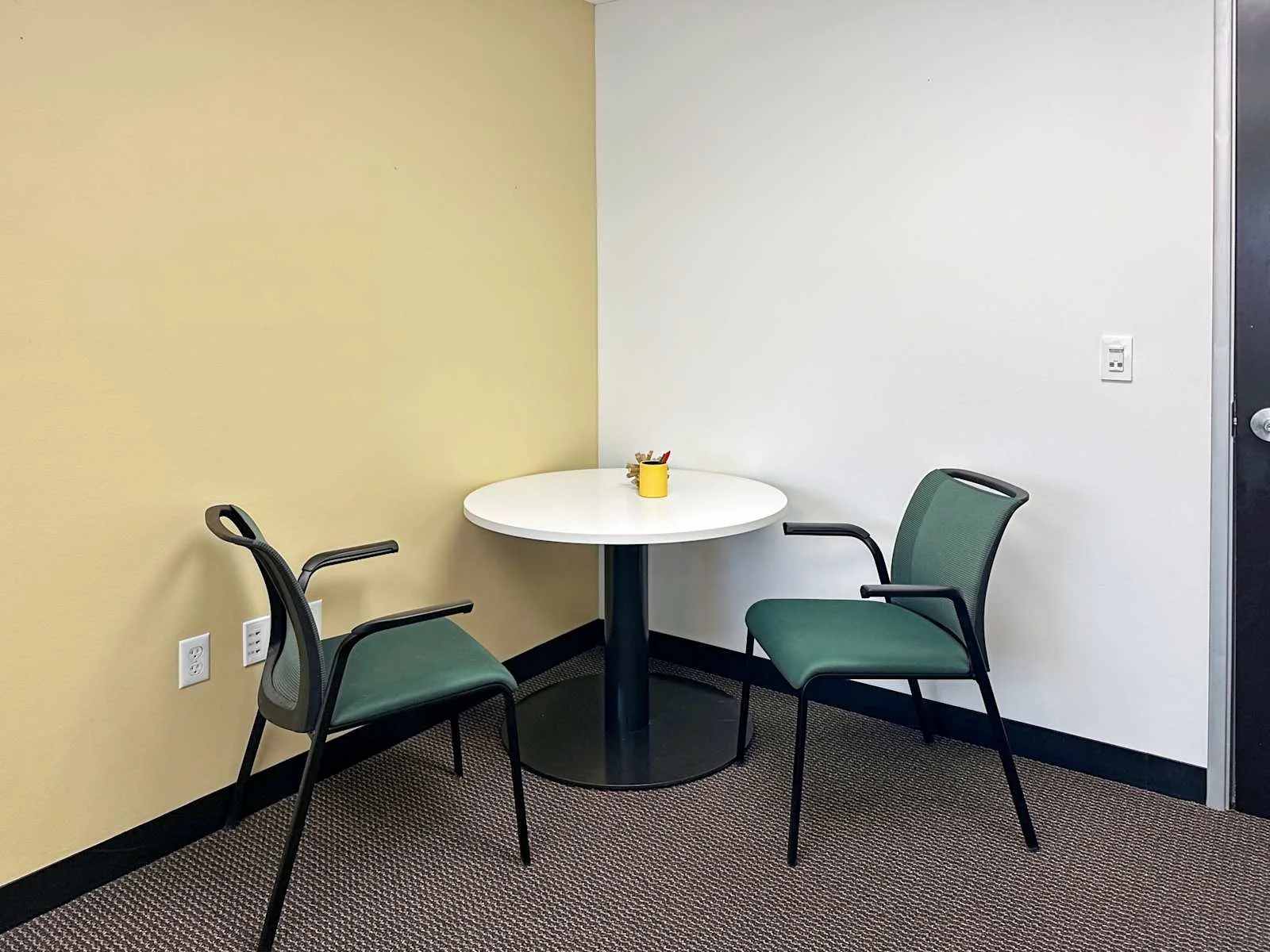 Regus MI, Lansing - One Michigan Avenue, Meeting room for 2 people, Lansing, MI