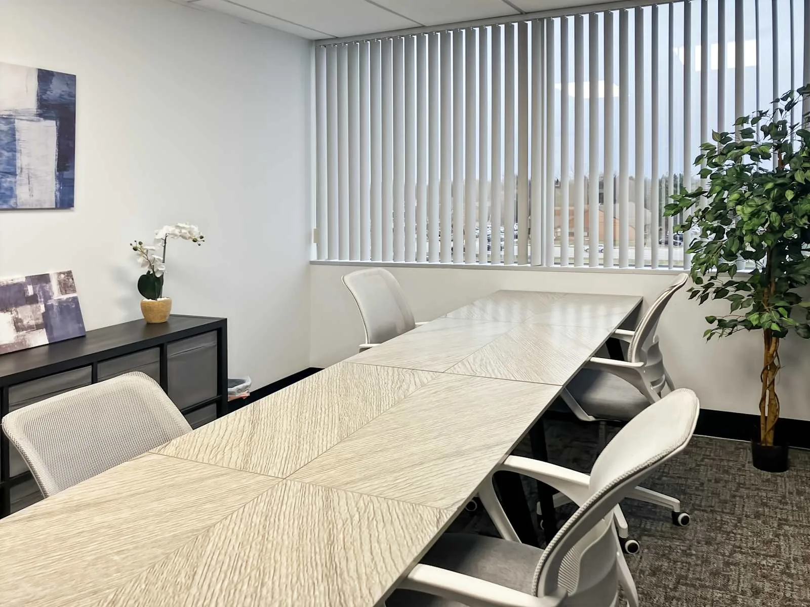 Regus MI, Southfield - Onyx Office Plaza, Meeting room for 5 people, Southfield, MI