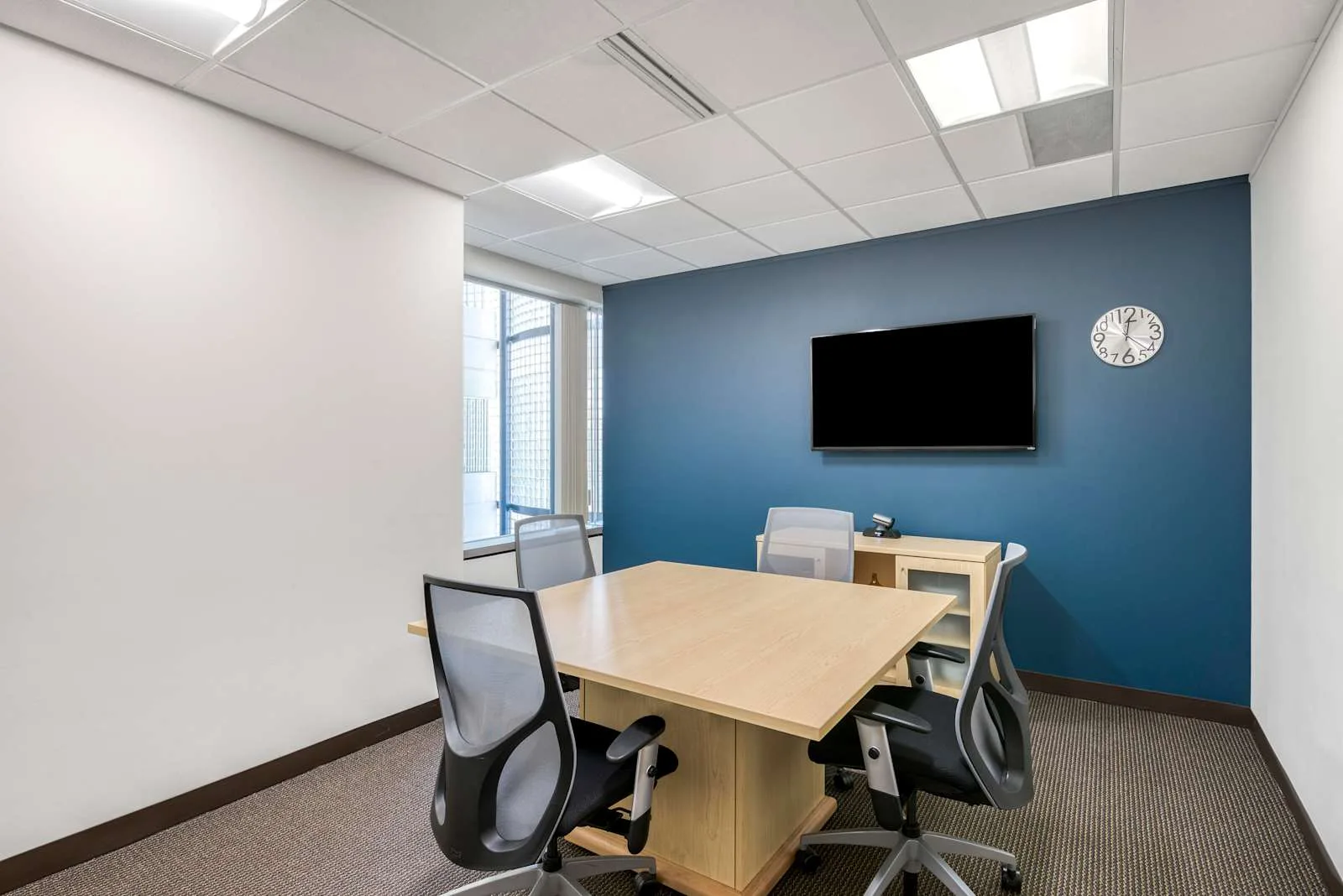 Regus MI, Troy - Troy Liberty Center, Meeting room for 4 people, Troy, MI