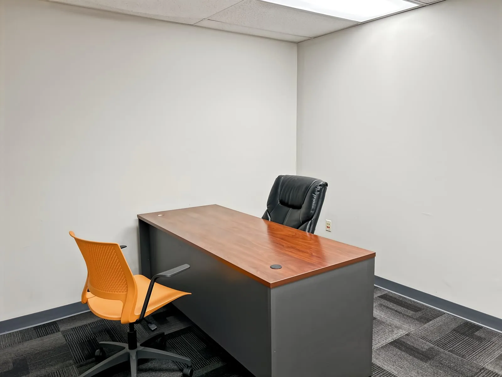 Regus MI, Waterford - Pontiac Lake Rd, Private office, 1 desk, Waterford, MI