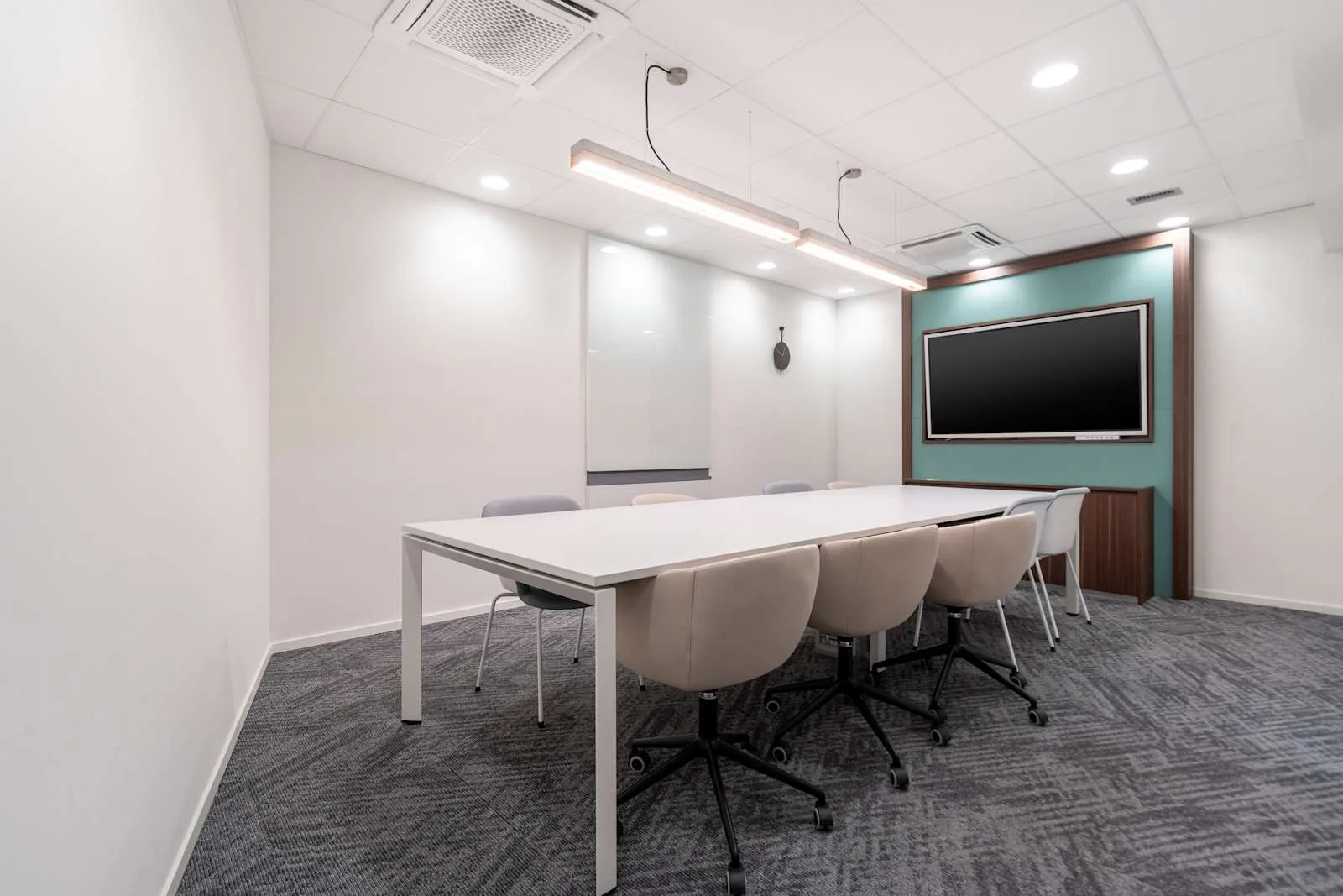 Regus Milan Broletto, Meeting room for 8 people, Milan