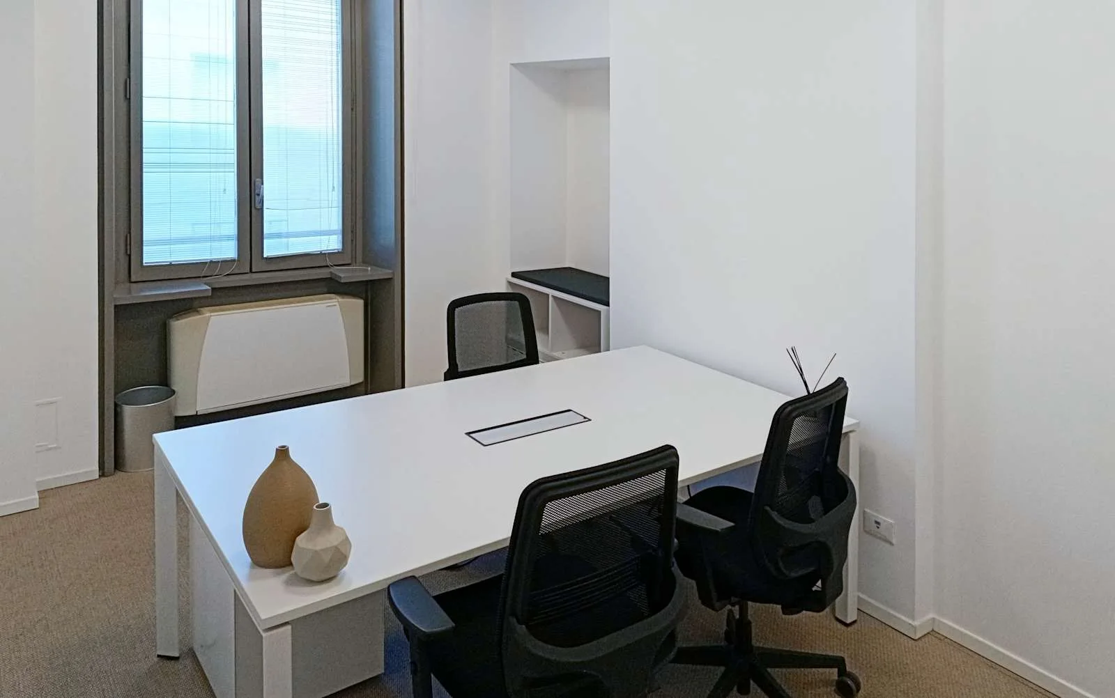 Regus MILAN, Cairoli, Meeting room for 3 people, Milan