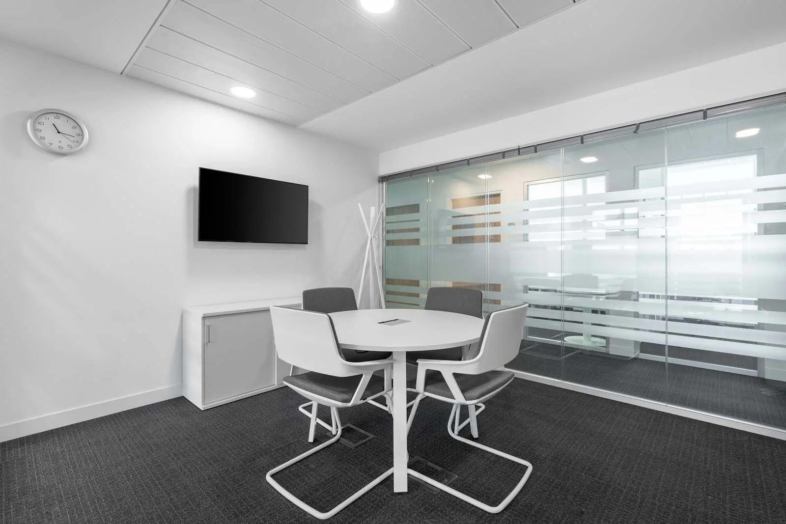 Regus MILAN, Centro Leoni, Sala riunioni da 4 persone, Milano