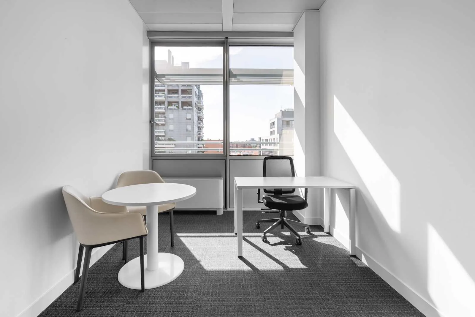 Regus MILAN, Centro Leoni, Ufficio privato con 1 postazione, Milano