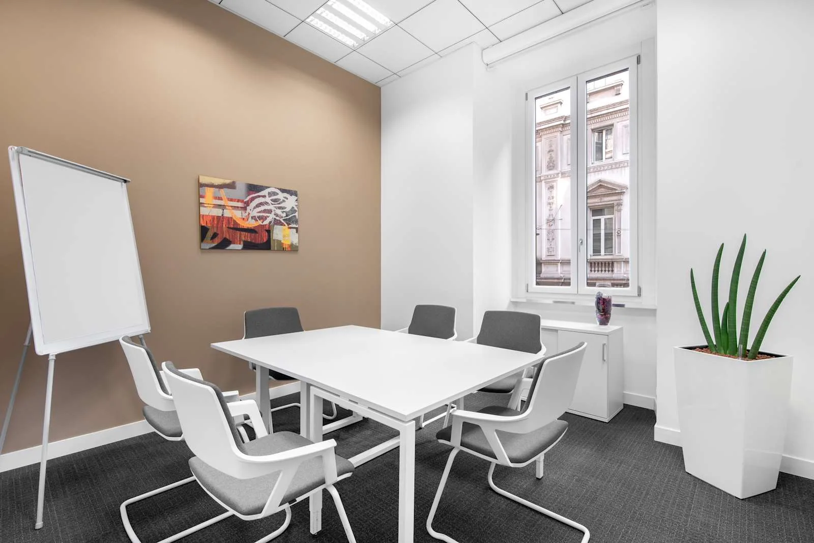Regus MILAN, Galleria Vittorio Emanuele, Meeting room for 6 people, Milan