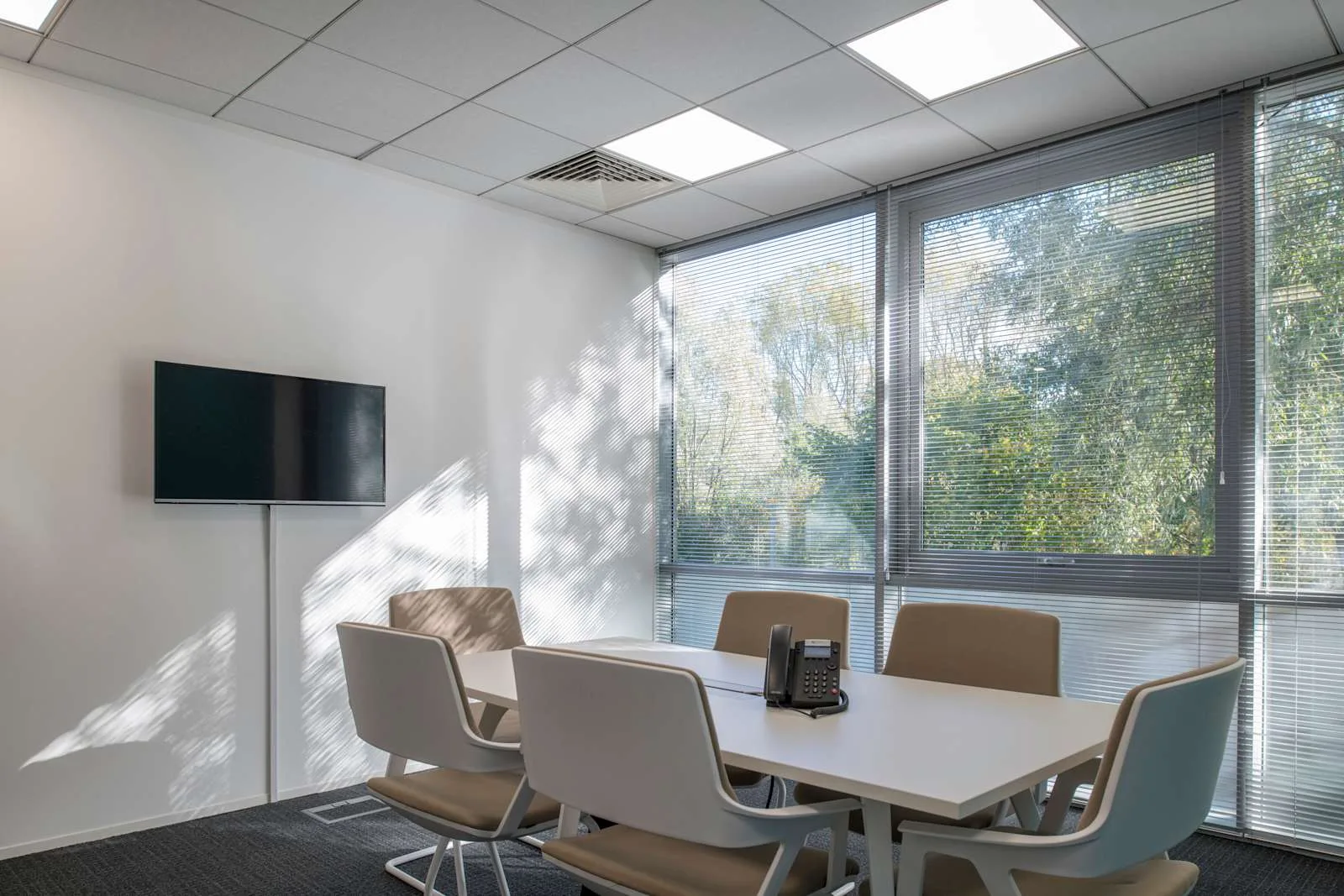 Regus MILTON KEYNES, Atterbury Lakes, Salle de réunion 6 personnes, Milton Keynes