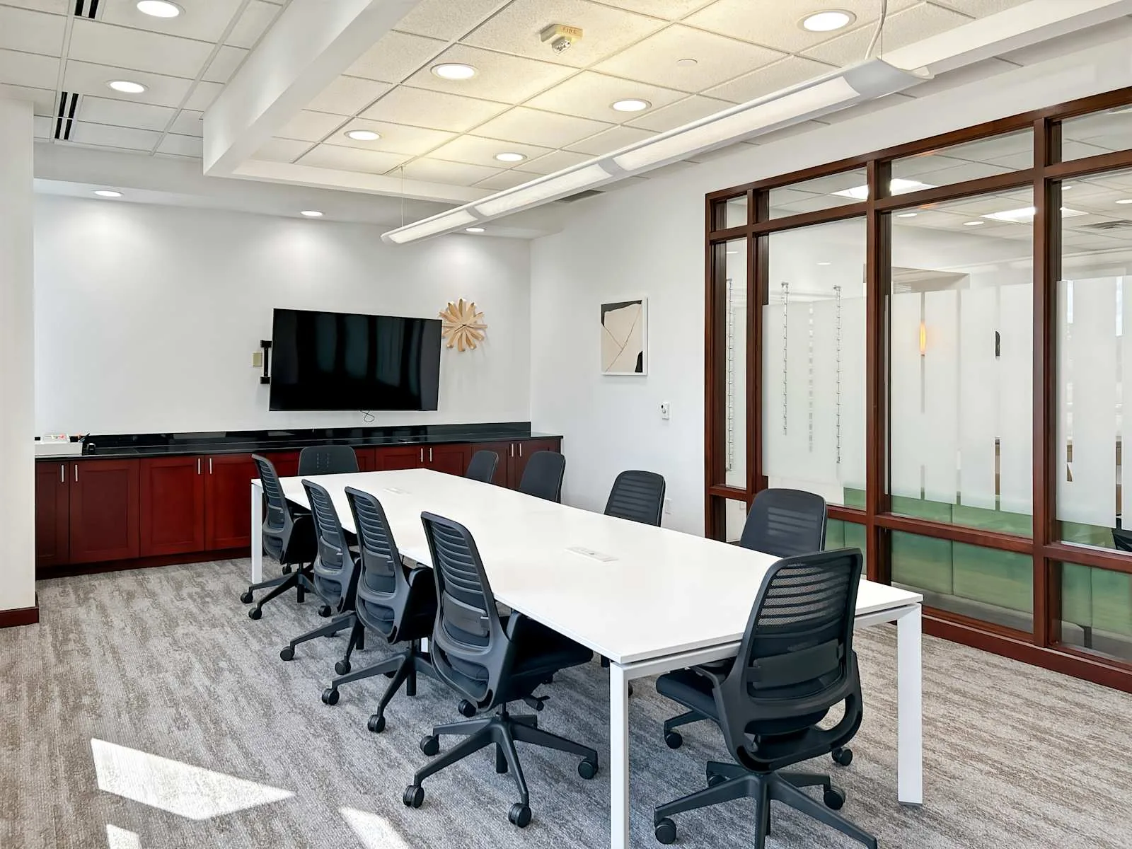 Regus MN, Bloomington - 4470 W 78th Street Cir, Meeting room for 10 people, Bloomington, MN