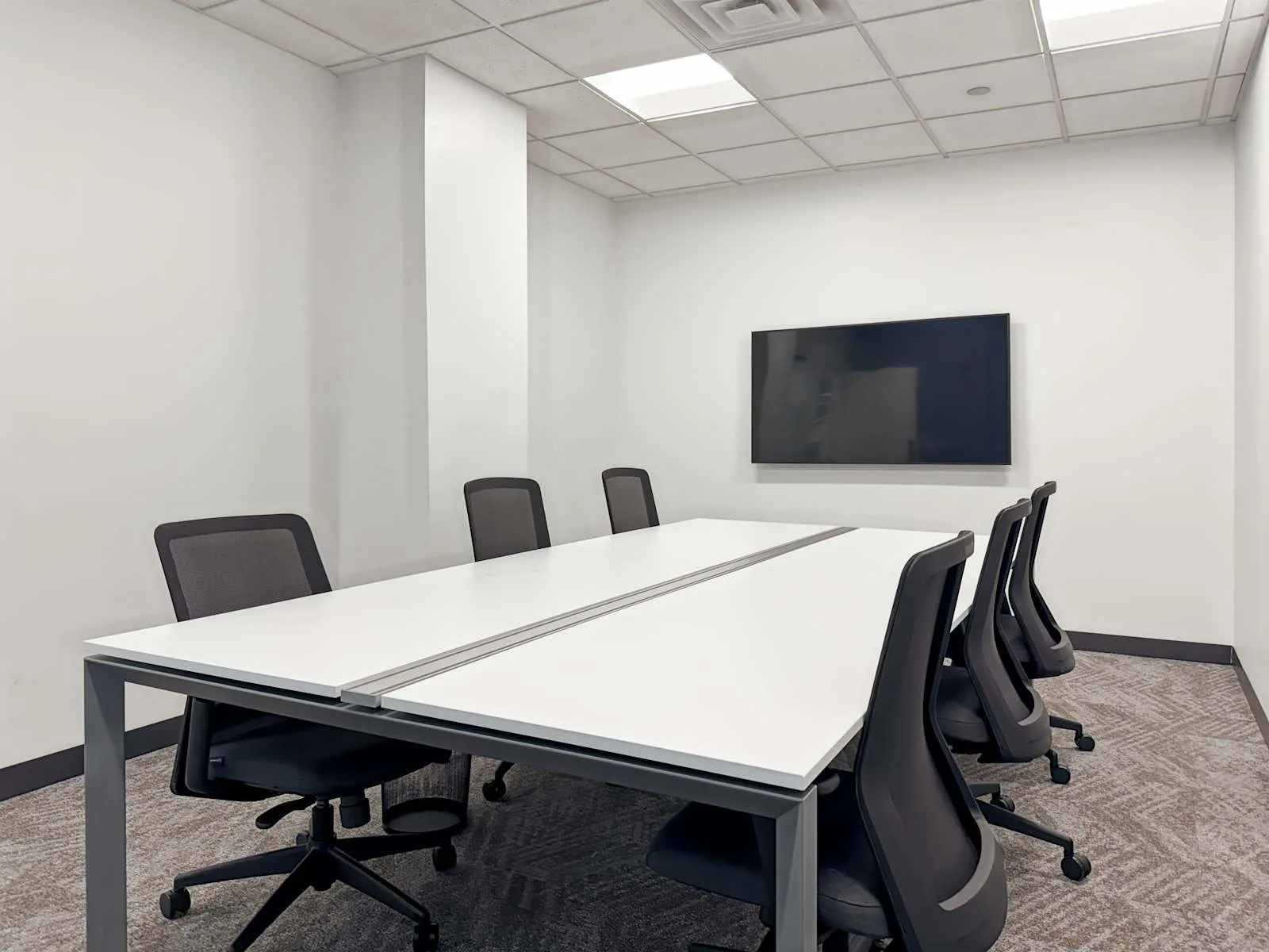 Regus MN, Brooklyn Center - N Summit Dr, Meeting room for 6 people, Brooklyn Center, MN