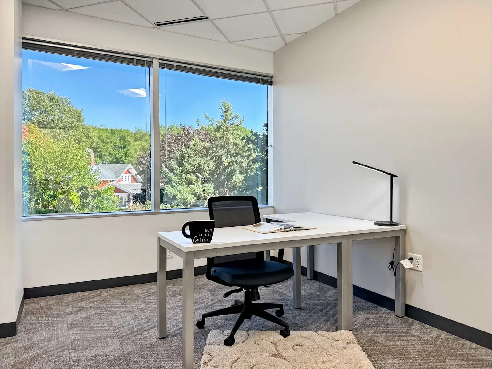 Regus MN, Brooklyn Center - N Summit Dr, Private office, 1 desk, Brooklyn Center, MN