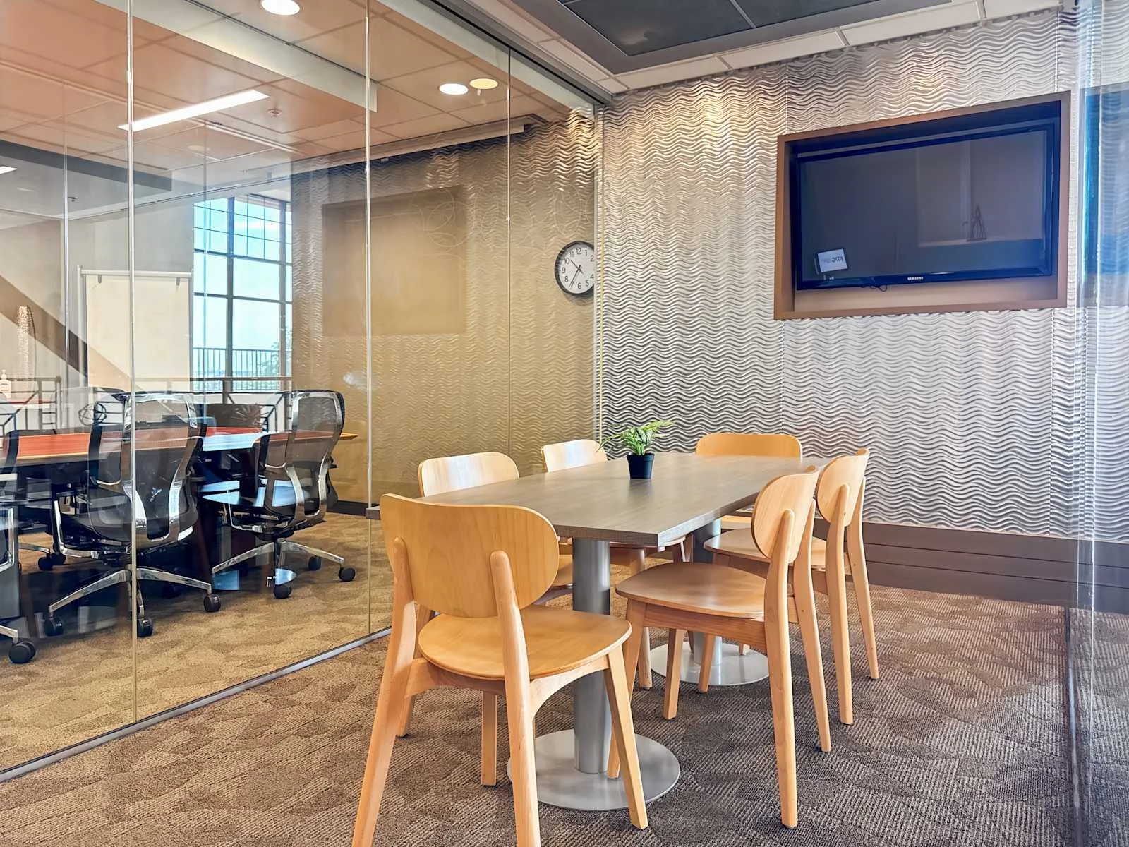 Regus MN, Minneapolis - Maple Grove - Arbor Lakes, Meeting room for 6 people, Maple Grove, MN